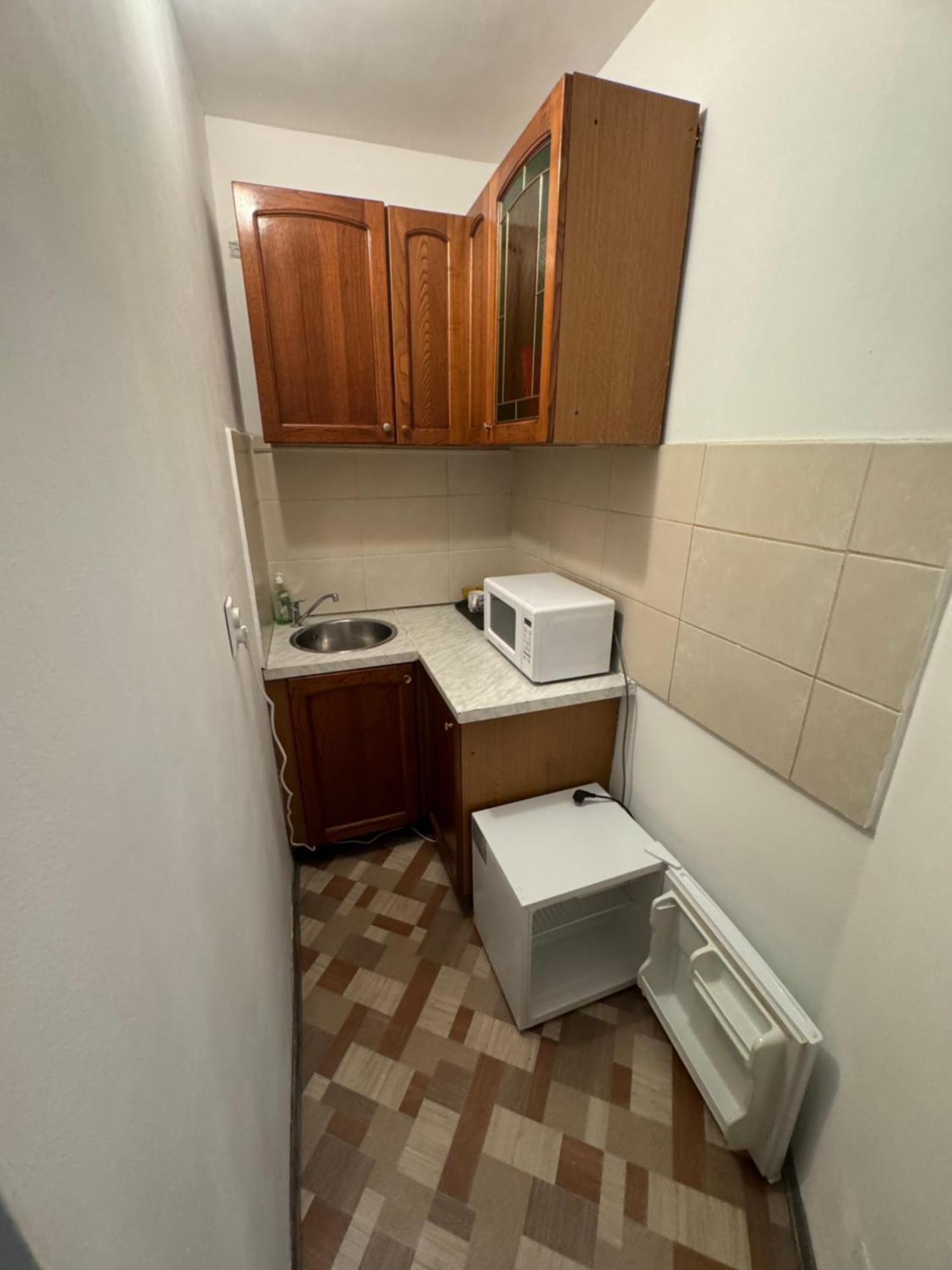 Economic Low Buget Downtown Studio Tiny Home On Street Piata Amzei Bucarest Exterior foto